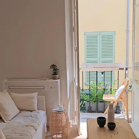Апартаменты Stylish & Cozy In The Heart Of Old *
